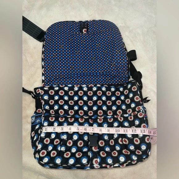 Vera Bradley messenger bag. - Picture 6 of 11